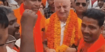 राम मंदिर चोरी का बचाव कर ट्रोल हुए अनुपम खेर:कहा- मुगलों ने मंदिरों में रेप किए, उनकी लूट के सामने ये मामूली चीज