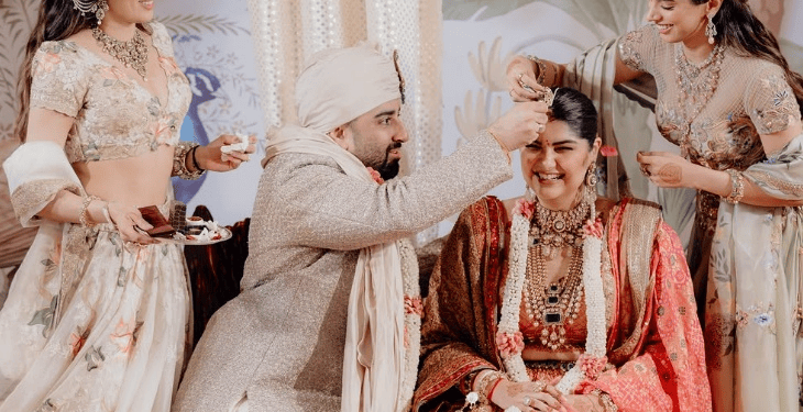 अंशुला कपूर की हुई रोहन ठक्कर से शादी:सौतेली बहनों जान्हवी-खुशी ने निभाईं रस्में, मंडप के पास रखी दिवंगत मां की तस्वीर, अर्जुन कपूर हुए भावुक