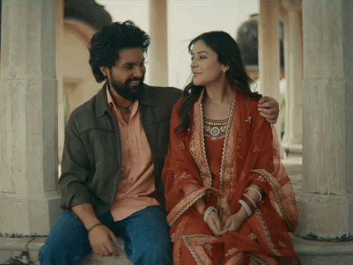 पंजाबी फिल्म को पाकिस्तानी इन्फ्लुएंसर ने फर्जी बताया:युवती के नाम पर सवाल उठाए; ‘जफ्फी डालो’ बोलने पर एक्ट्रेस शहनाज गिल ट्रोल