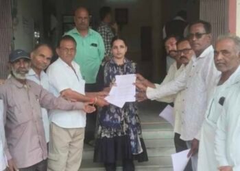 DHAR : डही में 132 KV हाईटेंशन लाइन से प्रभावित किसानों का आंदोलन, पूर्ण मुआवजे और पुनः सर्वे की मांग..