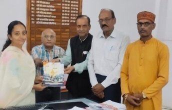 DHAR : शिक्षकों की समस्याओं को लेकर मध्य प्रदेश शिक्षक संघ का प्रतिनिधिमंडल अधिकारियों से मिला, लंबित प्रकरणों के जल्द निराकरण की मांग..