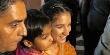 सुनीता आहूजा अकेली गणपति घर लाईं:पिछले साल गोविंदा के साथ जमकर थिरकी थीं, राधिका मर्चेंट- अनंत अंबानी समेत कई सेलेब्स ने किया बप्पा का स्वागत