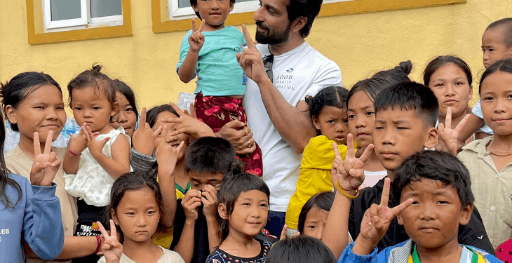 बाढ़ पीड़ितों की मदद के लिए नेपाल पहुंचे सोनू सूद:भारत से लाए कंबल और राशन; बोले- अगले कई महीनों तक मदद जारी रखेंगे